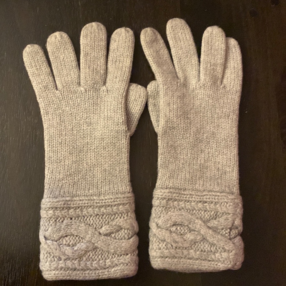 Woolen gray gloves